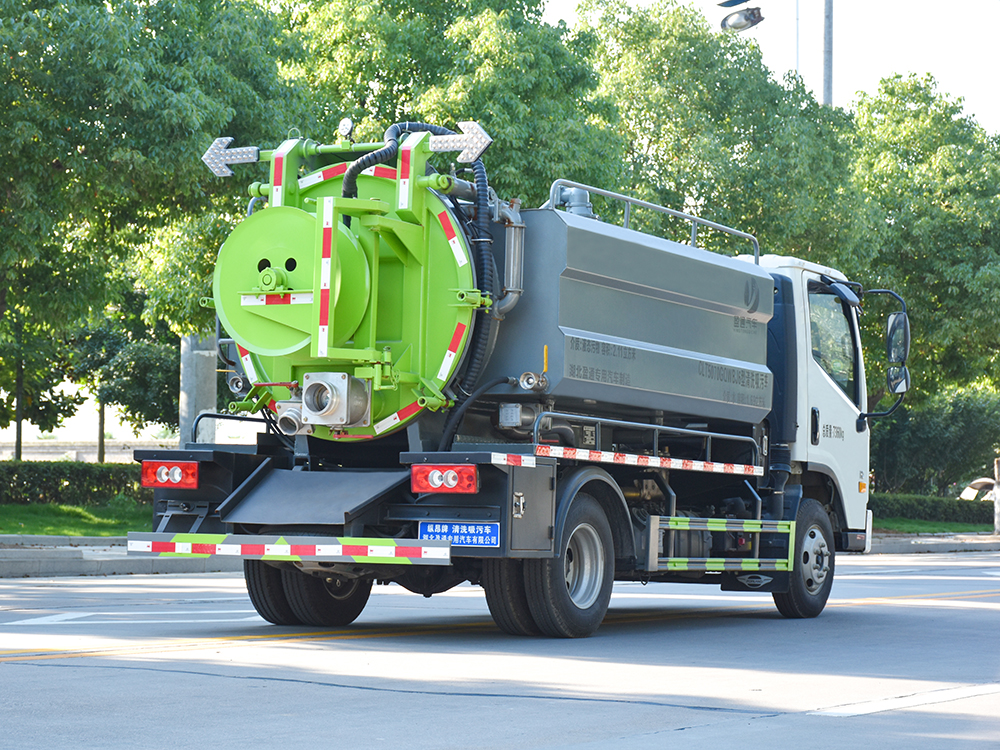 CLT5070GQWBJ6型清洗吸污車