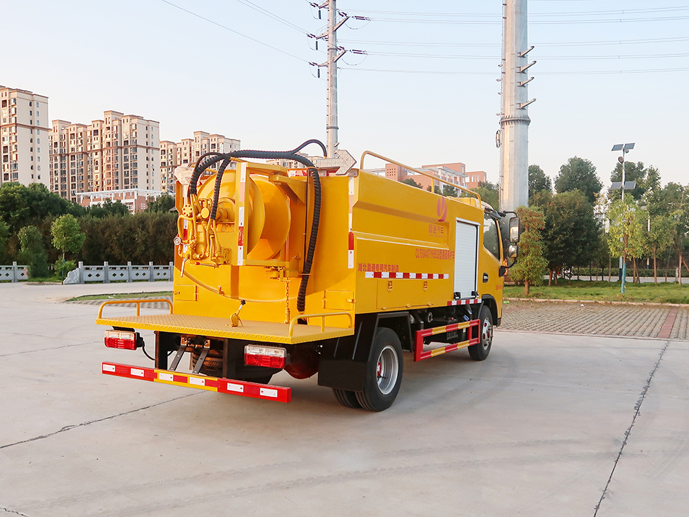 CLT5040TYHEQ6型路面養(yǎng)護(hù)車